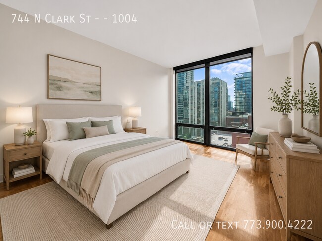 Building Photo - 744 N Clark St