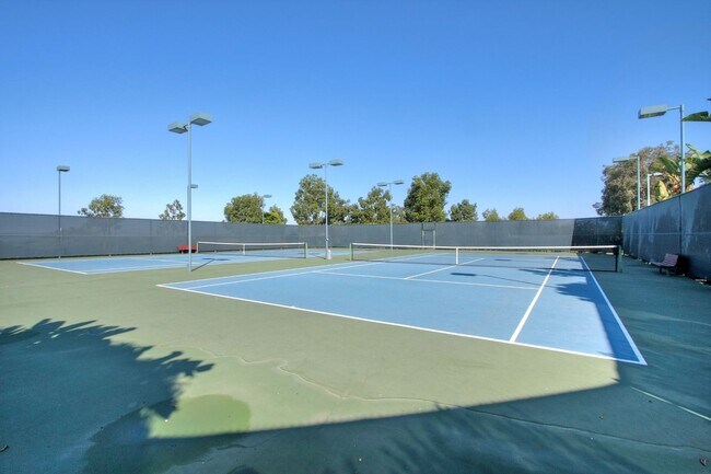 Building Photo - Move-In Special - 50% Off First Month’s Rent! Beautiful End Unit Condo with Overlook of Park and ...