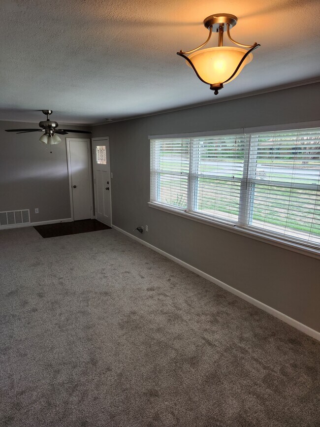 Building Photo - 3114 Tanglewood Dr