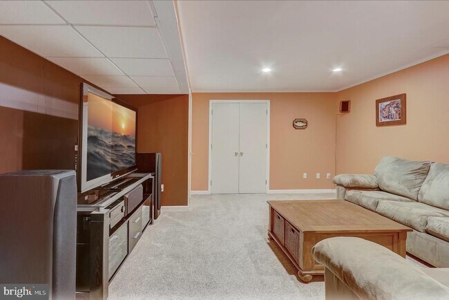 Building Photo - 909 Winchester Ct