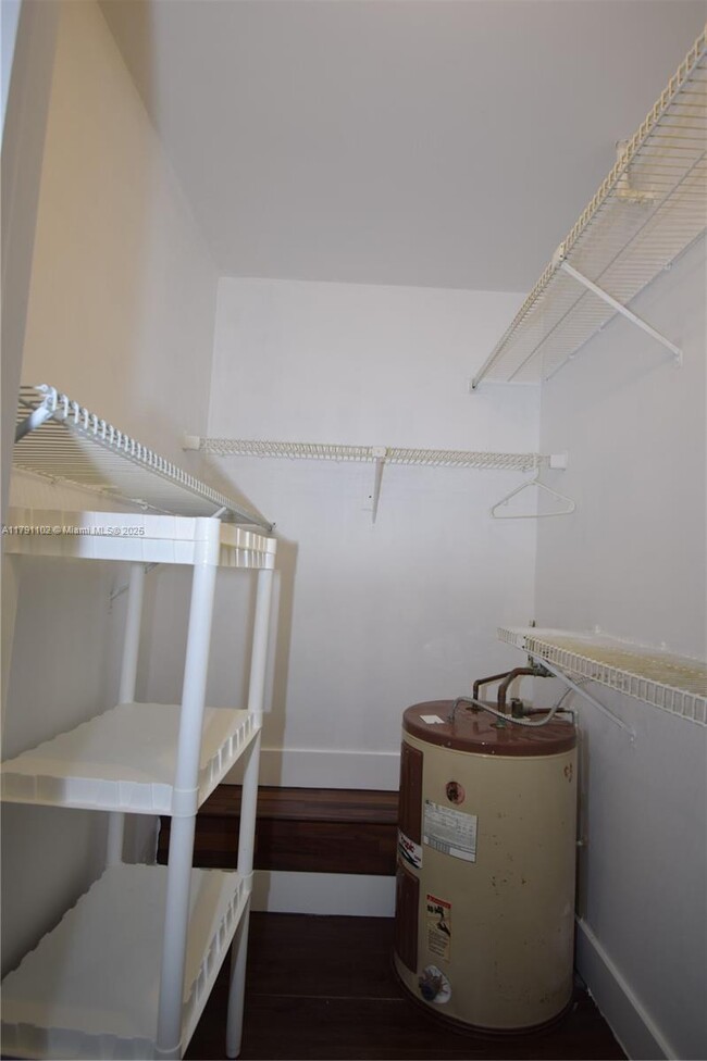 Building Photo - 8333 Lake Dr