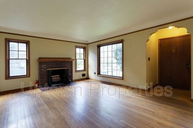 Primary Photo - 1644 N Willamette Blvd