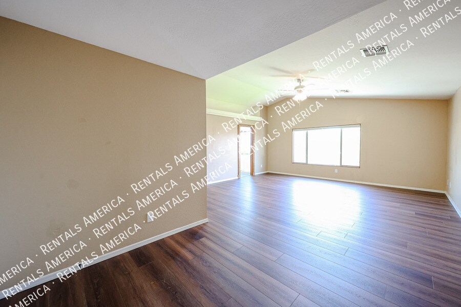 Building Photo - 23808 N Tayrien Ln