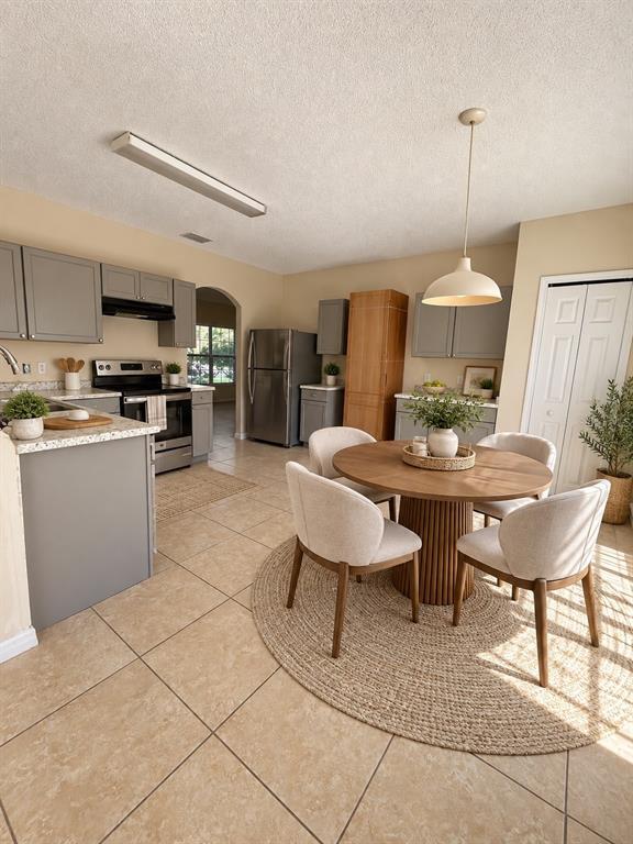 Building Photo - 560 Bristol Cir