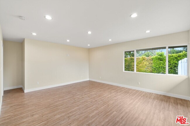 Building Photo - 17633 Nordhoff St