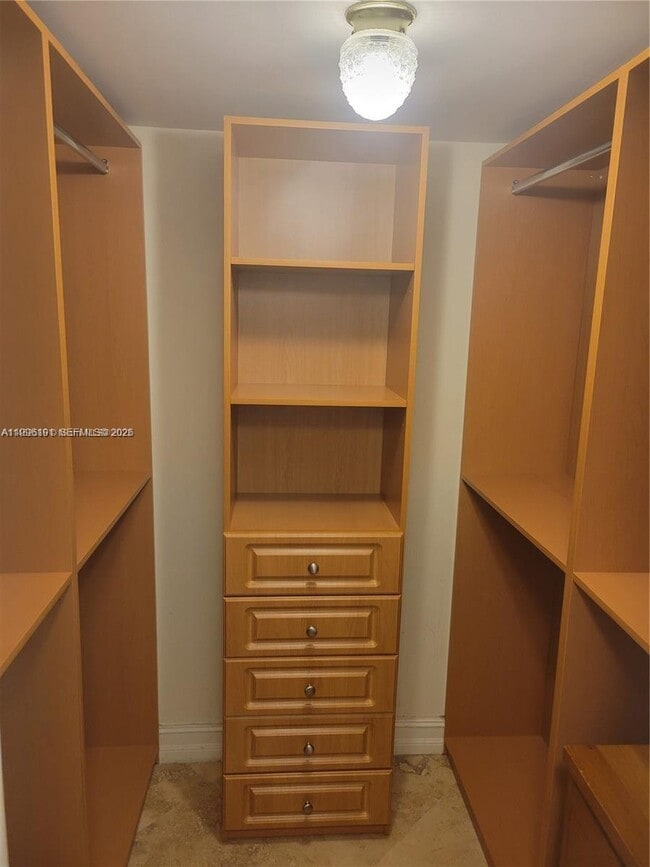 Building Photo - 2333 Brickell Ave