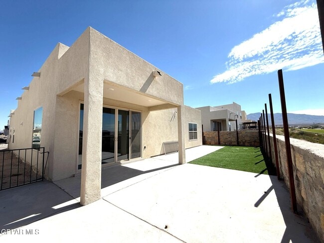 Building Photo - 7792 Enchanted Pk Dr