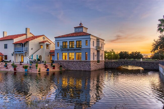 Building Photo - 829 Grand Canal Dr