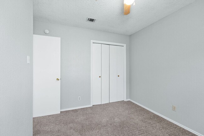 Building Photo - AUS6002 Parkwood