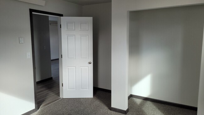 Building Photo - 409 S Madison Ave