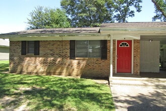 Building Photo - Private 2BR/1BA Duplex with Washer/Dryer H...