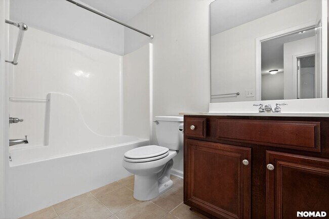 Building Photo - 235 River Green Ave