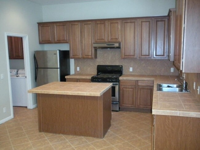 Building Photo - 5407 Evans Ave