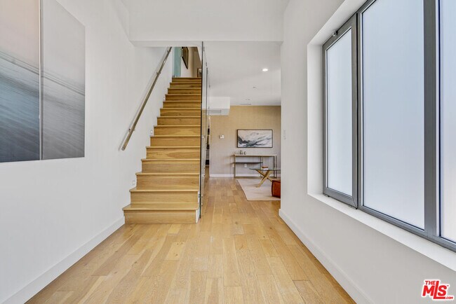 Building Photo - 809 Brooks Ave