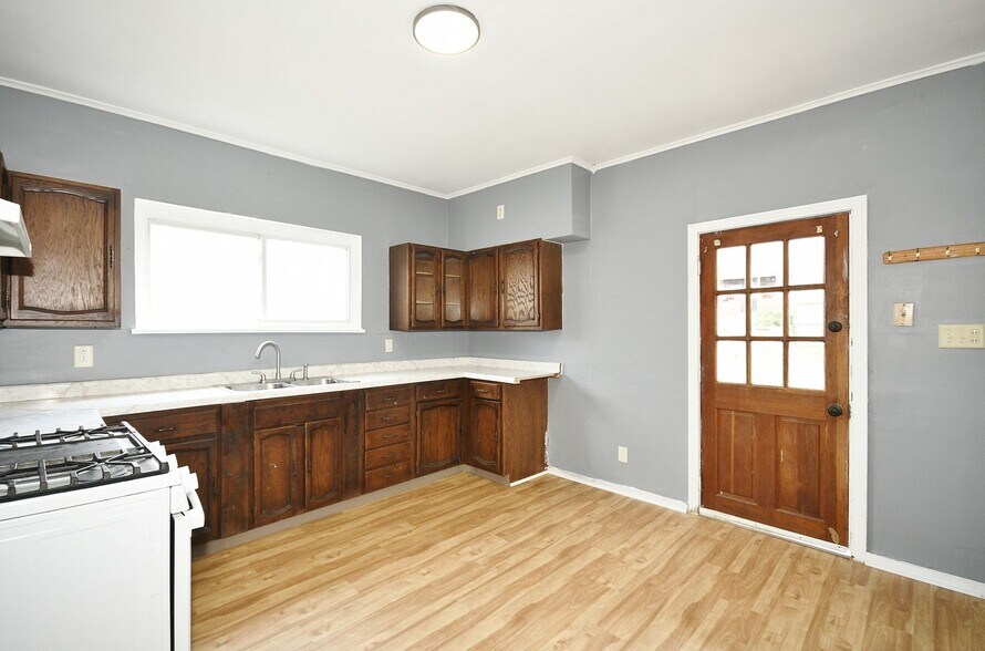 Building Photo - 1912 Pallas St