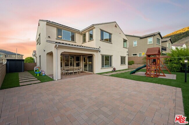 Building Photo - 24236 W Stone Bend Ln