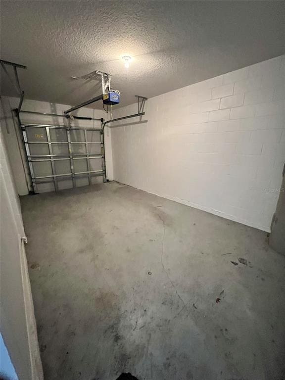 Building Photo - 2202 Seven Oaks Dr