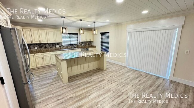 Building Photo - 1040 Elderberry Dr