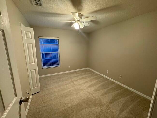 Building Photo - 322 Halstead Dr