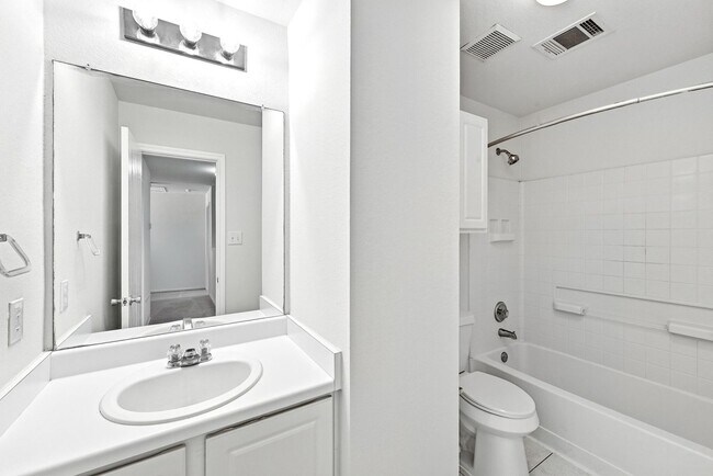 Building Photo - 220 Peppergrass Cove