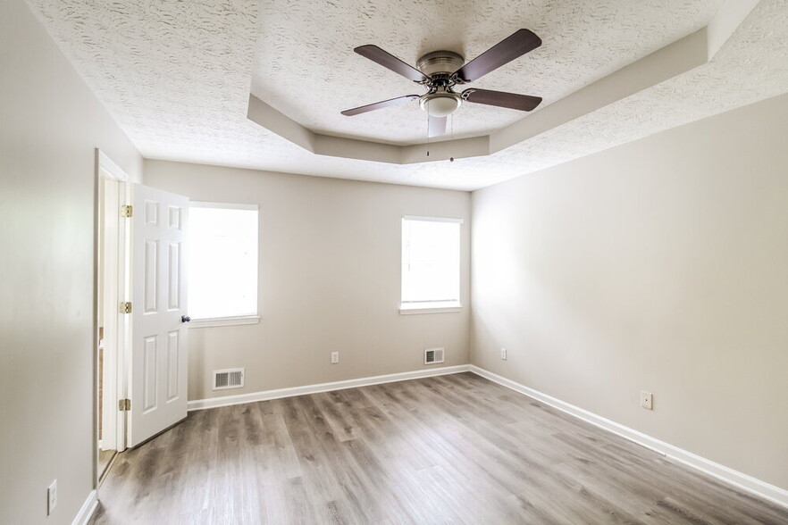 Building Photo - 121 River Trace Ct
