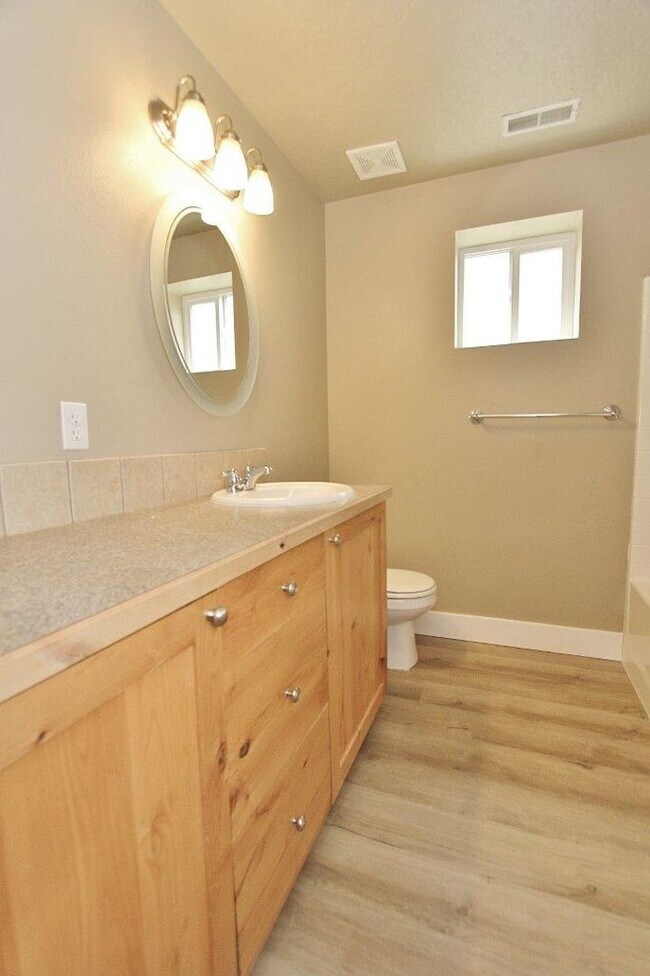 Building Photo - Craftsman Style Home on the Boise Bench