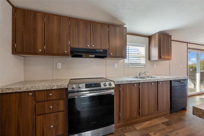 Building Photo - 624 S Old Stagecoach Rd