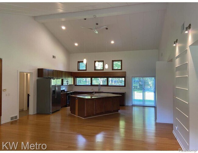 Building Photo - 561 Yorkton Ln