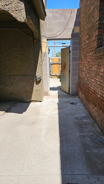 Building Photo - 1314 E Evans Ave