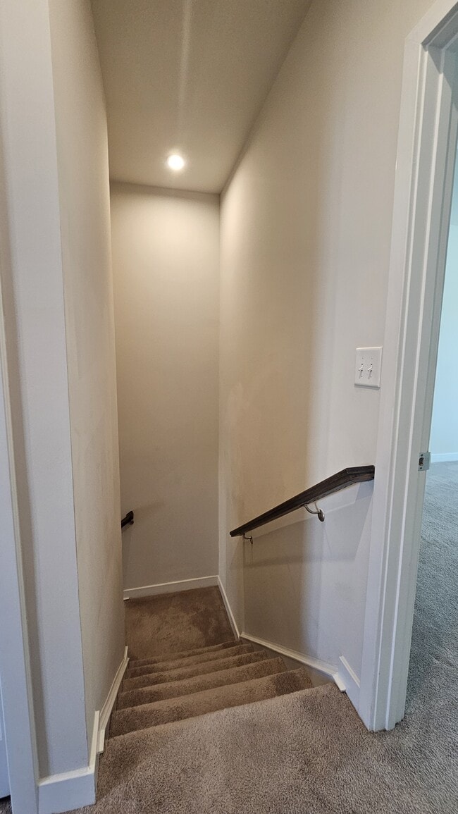 Building Photo - 549 Westport St