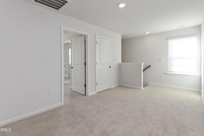 Building Photo - 258 Palm Dr