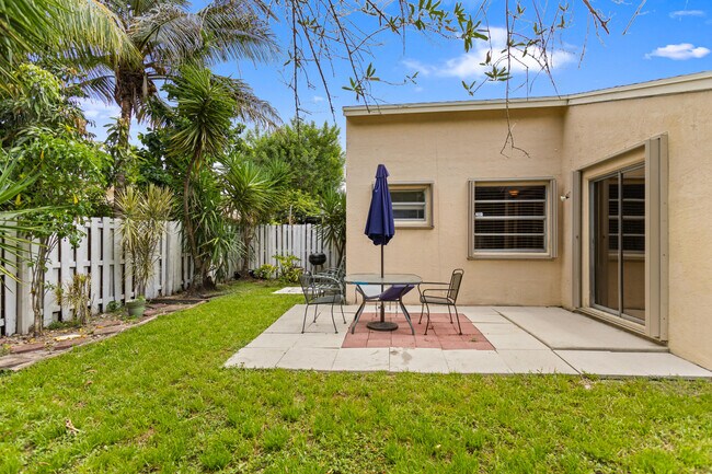 Building Photo - 13945 Langley Pl
