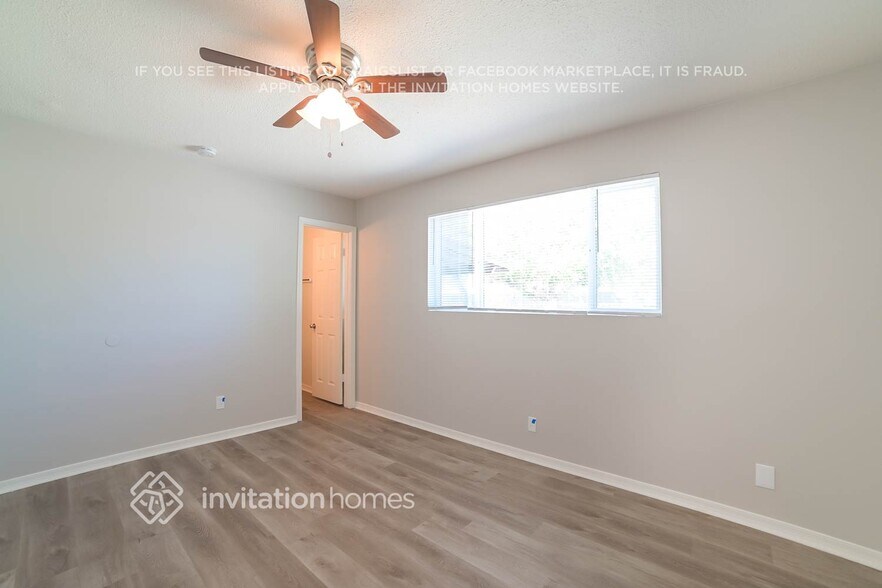 Building Photo - 3326 W Larkspur Dr