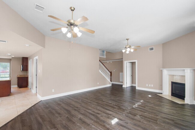 Building Photo - 2103 Paintbrush Ave