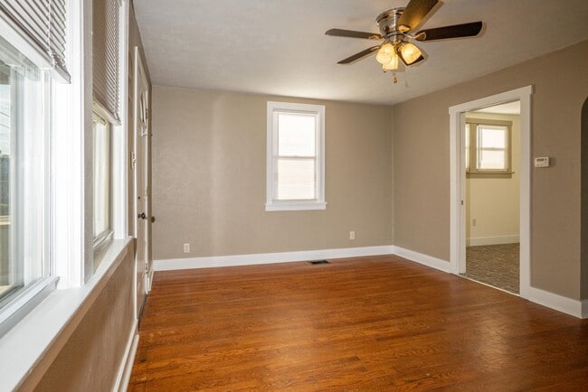 Building Photo - SCORE 1ST MONTH'S RENT FREE IF SIGNED BY FEB 6! Gorgeous 3 bedroom home in Scott Township availab...