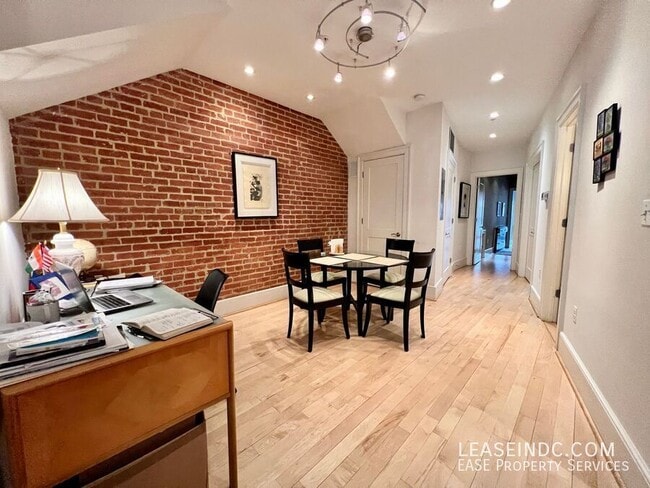 Building Photo - 1433 R St NW