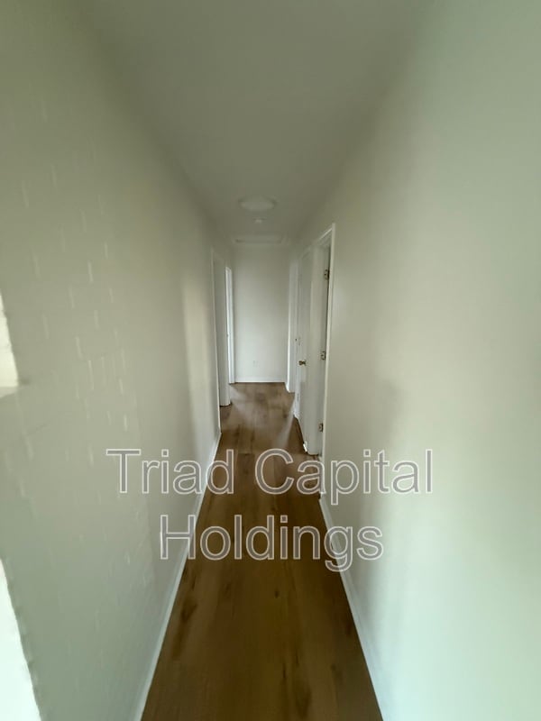 Building Photo - 704 Pine St