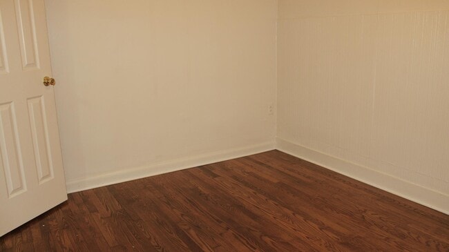 Building Photo - 112 E Main St