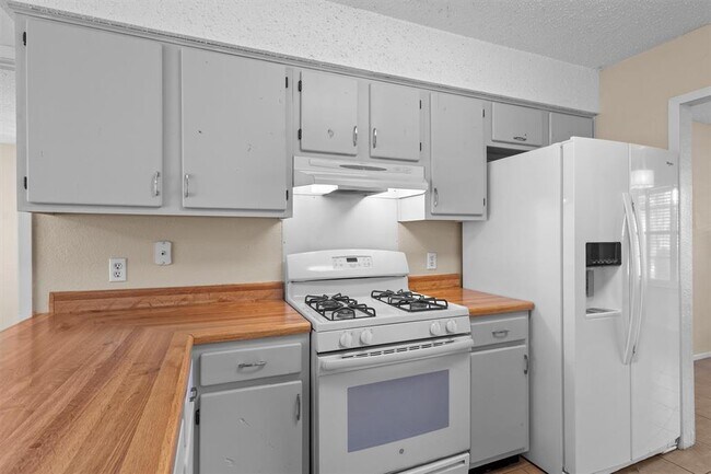 Building Photo - 11614 Tanglebriar Trail