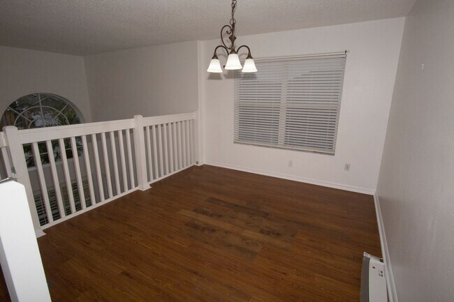 Building Photo - 3/2.5 with 2-car garage in Maitland