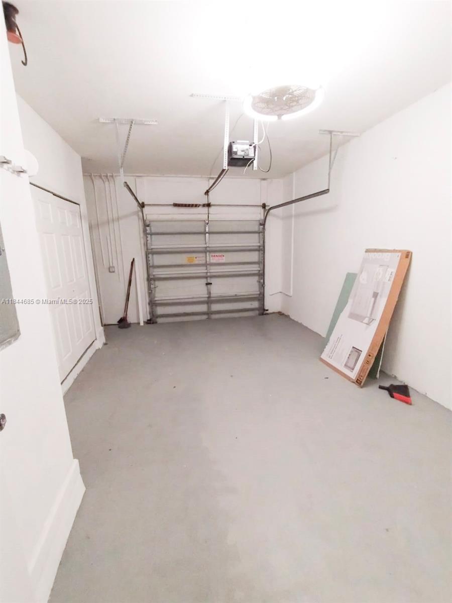 Building Photo - 3802 Shoma Dr