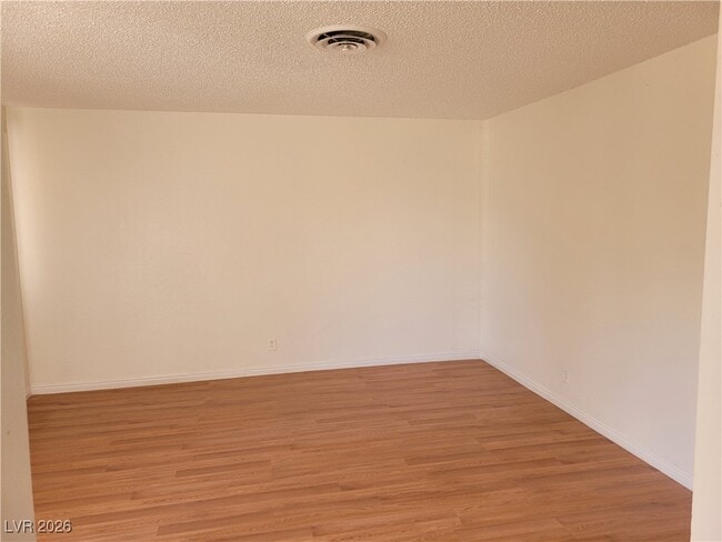 Building Photo - 2600 E Vana Ave