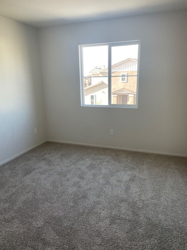 Building Photo - Beautiful New Home