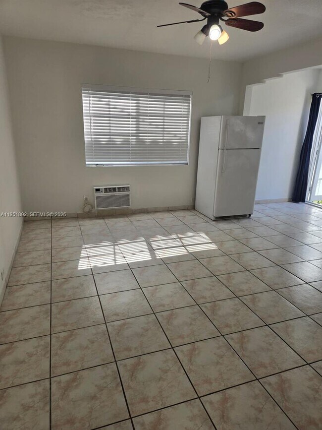 Building Photo - 7124 Bay Dr