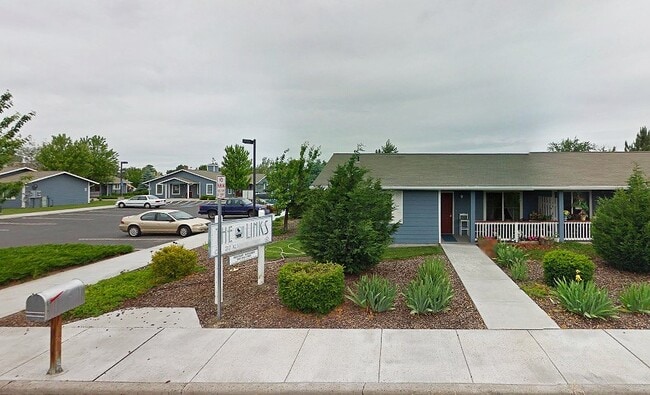 Building Photo - 310 Klickitat St