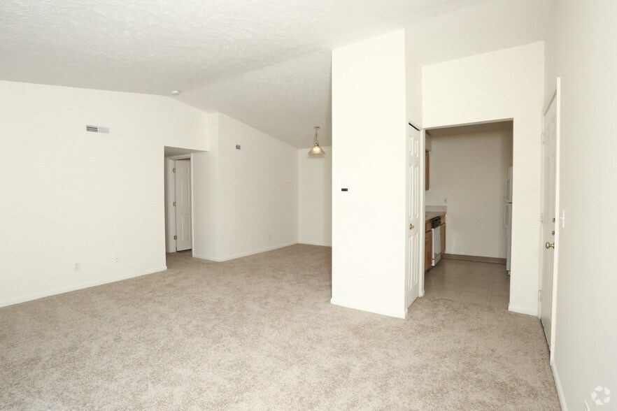 Third Floor Living Room - Tammany on the Ponds Apartments