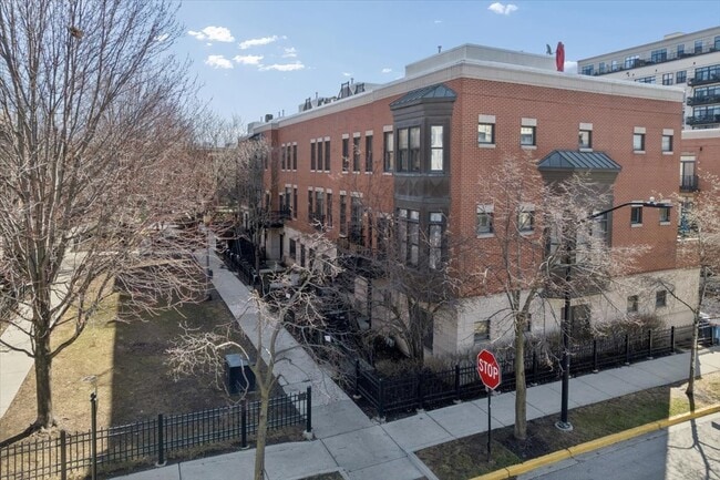 Building Photo - 943 W College Pkwy