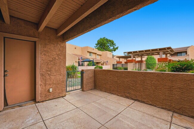 Building Photo - 10828 N Biltmore Dr