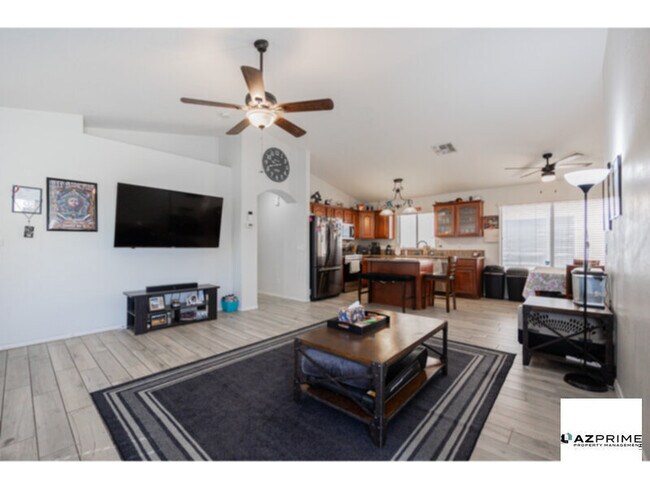 Building Photo - Exceptional 3/2 Phoenix House- Spacious 3 Bed Retreat!