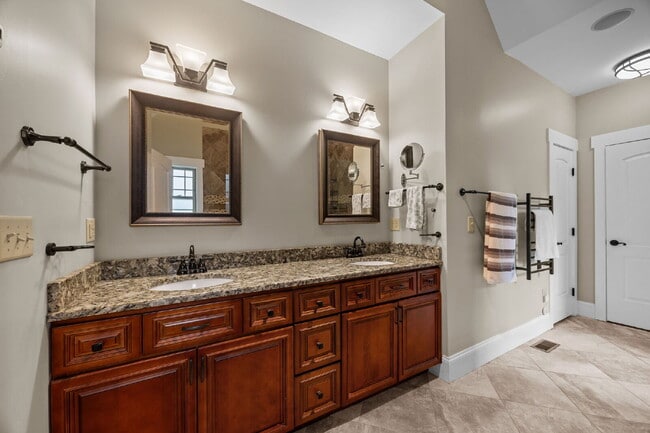Building Photo - Spacious 3-Bedroom Home with Bonus Room & ...